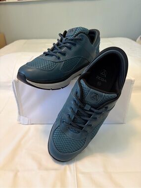 Zeba Ocean Teal Hands Free Slip On Men’s Shoes New Without Tags